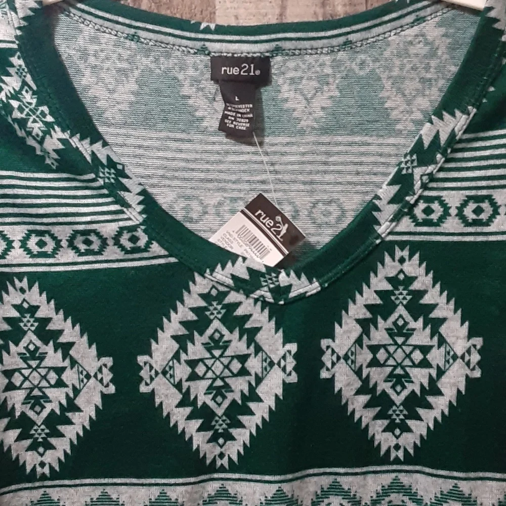 Rue 21 Top - Picture 2 of 3